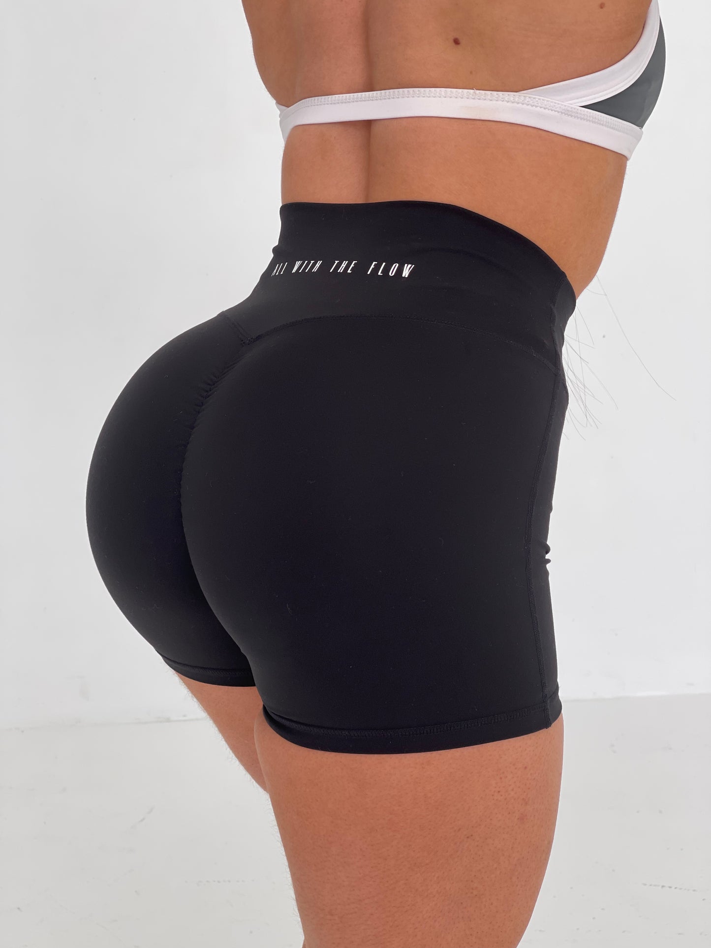 Subtle Scrunch Short | ONYX