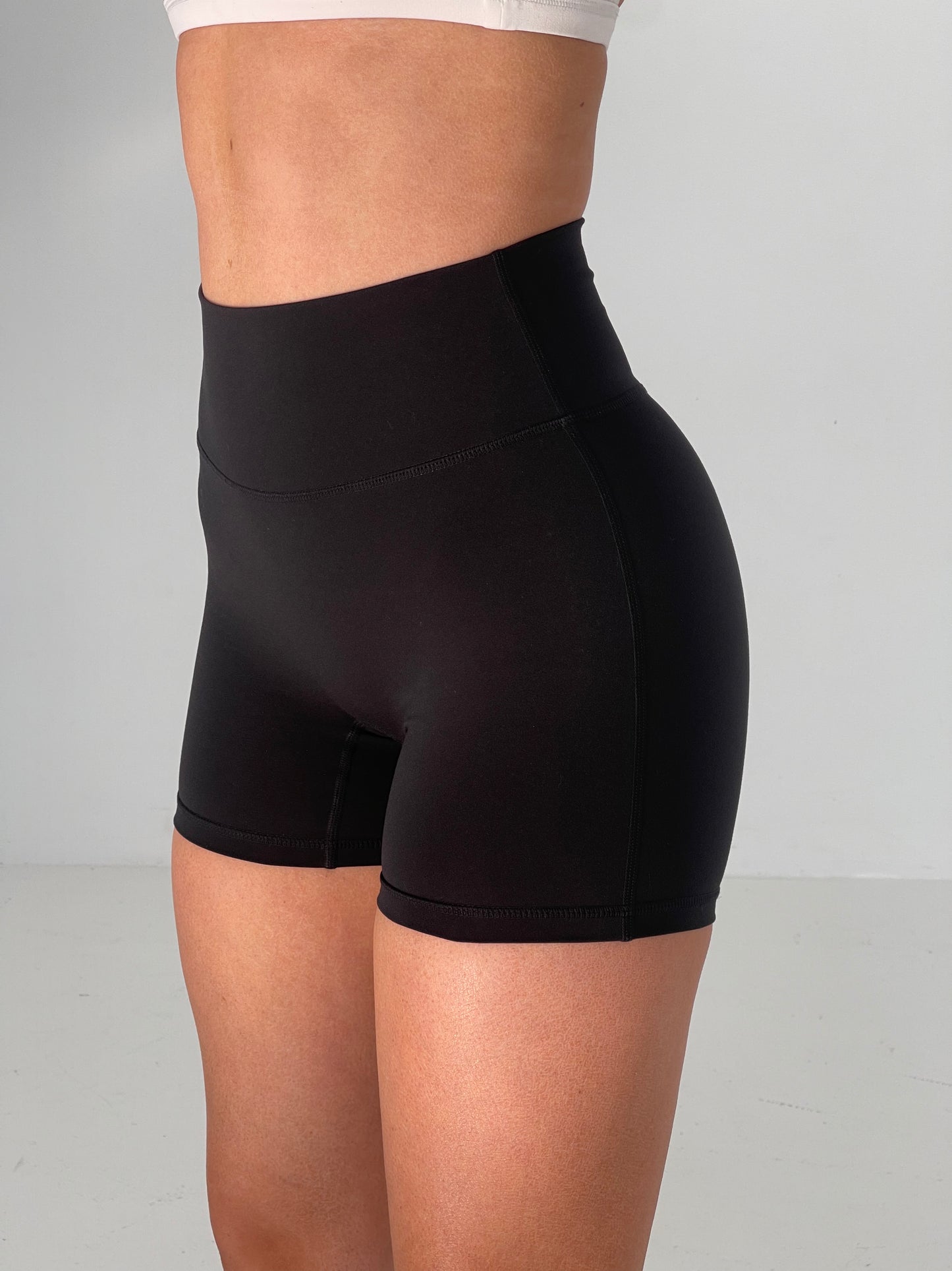Subtle Scrunch Short | ONYX